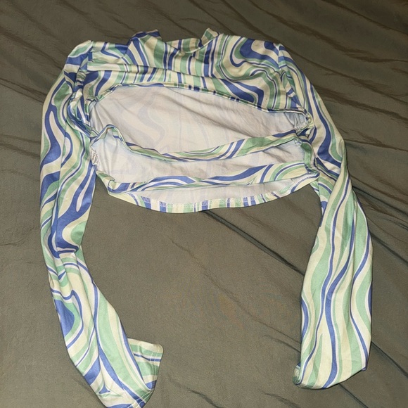 OPEN BACK ABSTRACT TOP - Picture 3 of 3